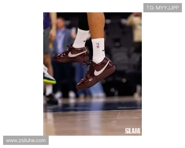 塔克晒出喷泡配色Book1PE球鞋引发热议超越布克本人魅力 塔克晒出喷泡配色Book1PE球鞋引发热议超越布克本人魅力