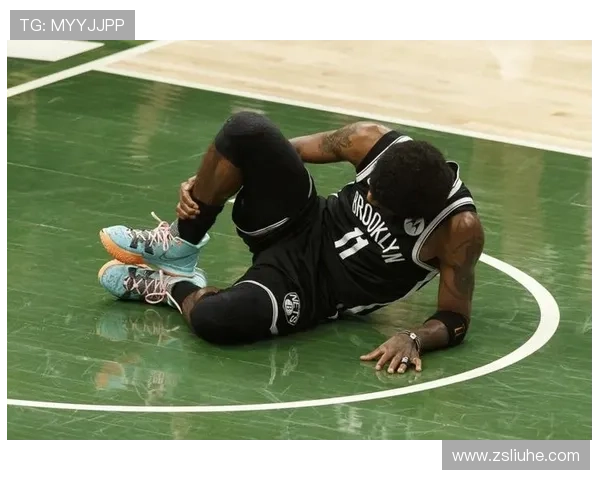 马刺队哈珀脚踝受伤佩戴保护靴拄拐杖离开球馆希望早日康复 马刺队哈珀脚踝受伤佩戴保护靴拄拐杖离开球馆希望早日康复